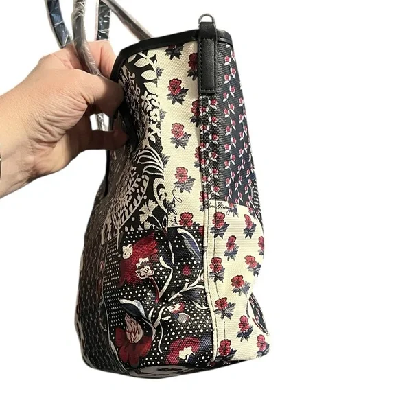 Vera Bradley Small Everyday Tote in Perennials Patchwork. Brand New with Tags - Picture 5 of 10